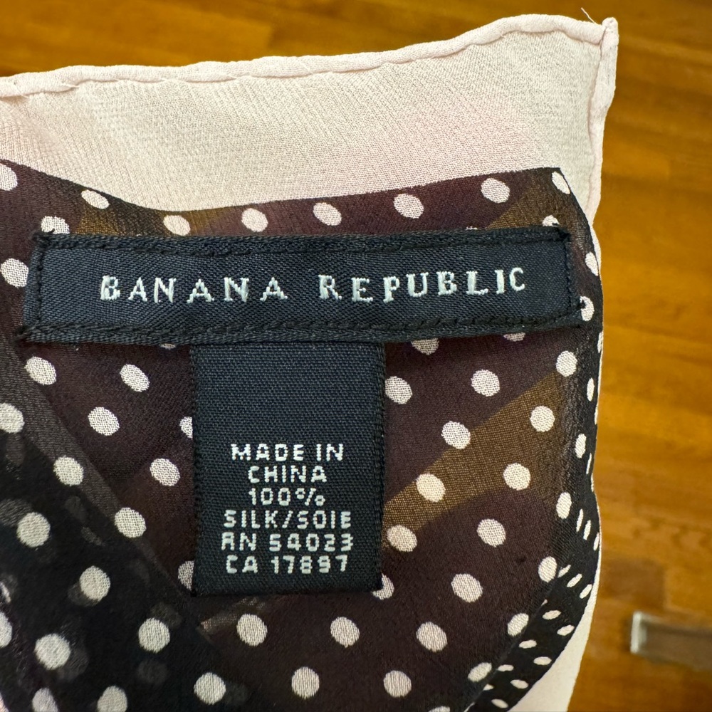 Banana Republic Oblong Silk Scarf. Black w/pale pink dots and trim. VGUC - Picture 4 of 7
